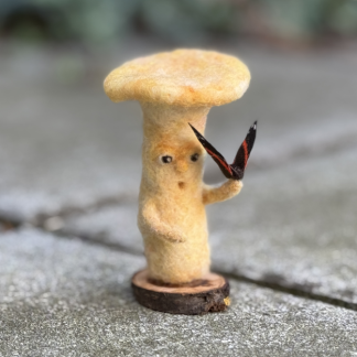 Pilz mit Schmetterling - kurze Rast