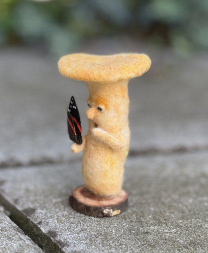 Pilz mit Schmetterling - streicheln – Bild 2