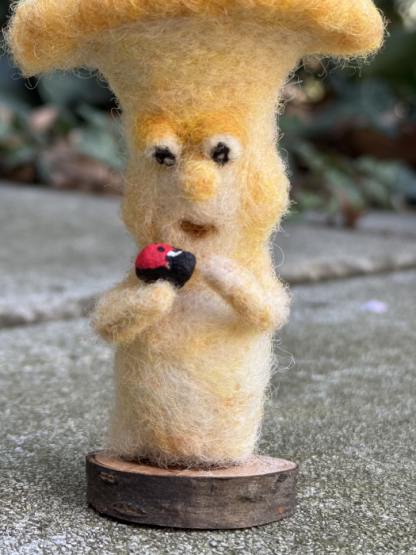 Pilz mit Marienkäfer - streicheln – Bild 2