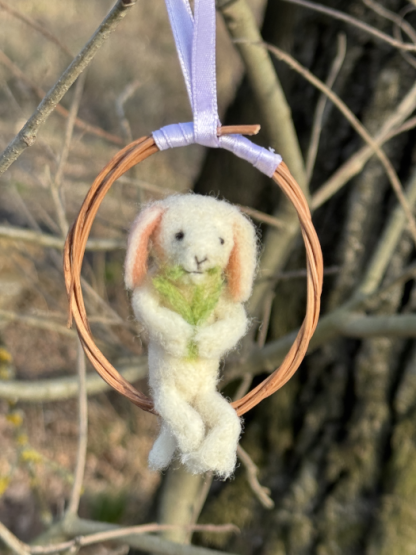 Lämmchen im Weidenring - Gräser